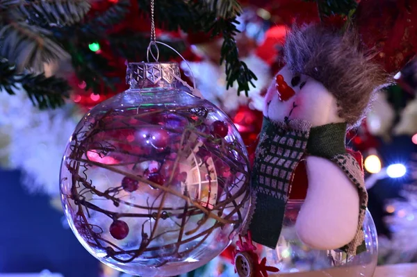 Primer Plano Una Decoración Navidad Con Muñeco Nieve Divertido — Foto de Stock