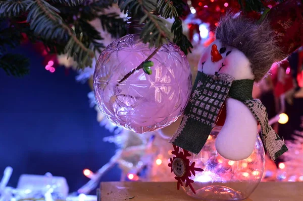Close Van Een Kerst Decoraties Met Grappige Sneeuwpop — Stockfoto