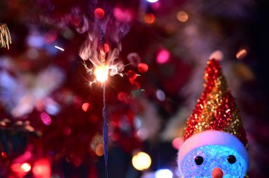 Kardan adam oyuncağı ve maytapla Noel süslemesi 