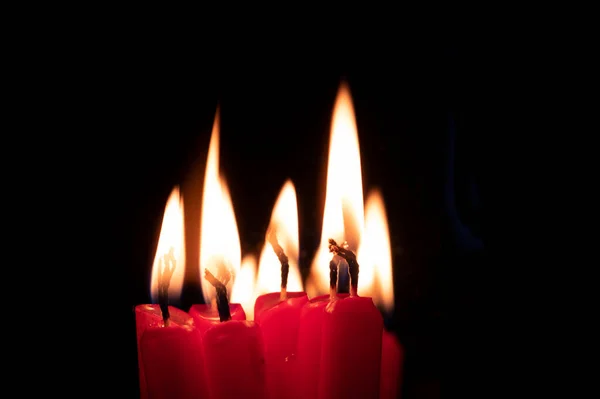 Brûlant Des Bougies Rouges Dans Obscurité — Photo