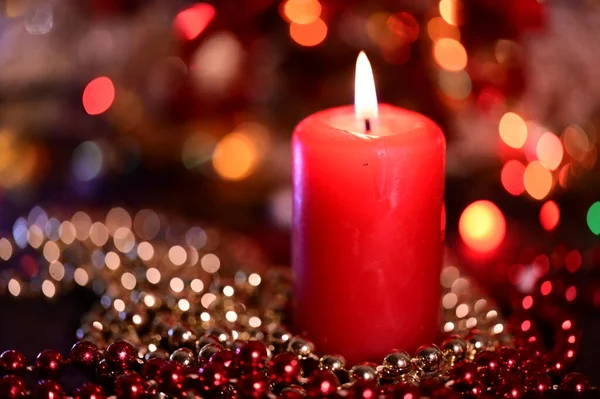 Jul Dekorationer Med Brinnande Ljus Närbild Festlig Bakgrund — Stockfoto
