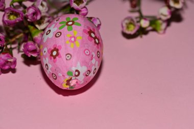 holiday composition of  spring   flowers and  easter egg