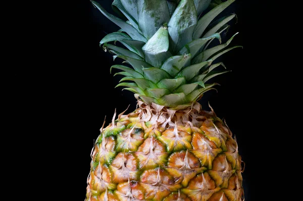 新鲜菠萝生果的特写 — 图库照片