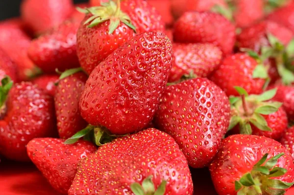 新鲜成熟草莓的特写镜头 — 图库照片