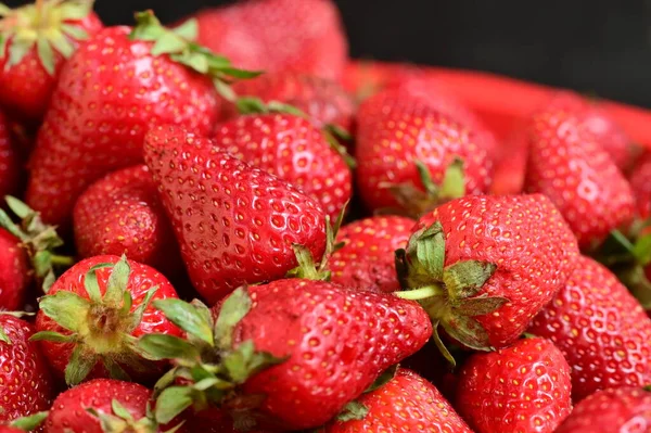 新鲜成熟草莓的特写镜头 — 图库照片