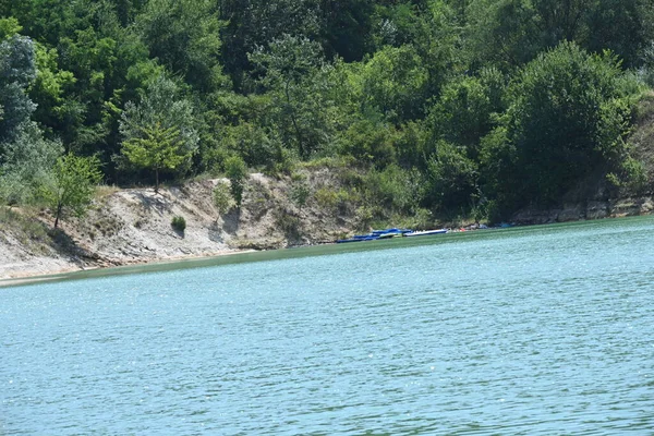 Bellissimo Lago Con Acqua Blu Natura — Foto Stock
