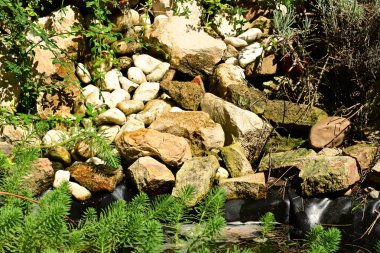 Doğada akarsu ve taşlar