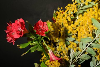 Bahar çiçeklerinin buketini kapat. 