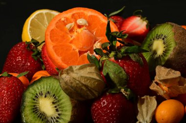 Taze Çilek ve meyveler.