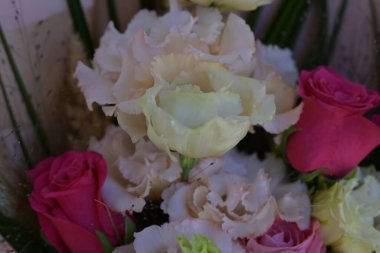 Güzel bir buket gül 