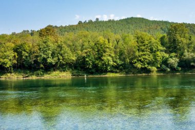 Yeşil dağların göl