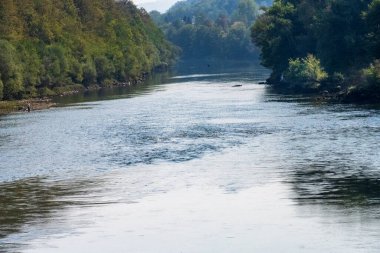 Yeşil dağların göl