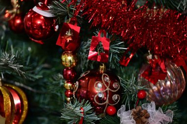 Noel ağacında Noel oyuncakları 