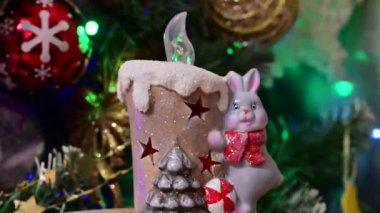 Oyuncak ve süslemeli Noel ağacı