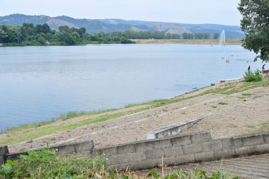 Yazın huzurlu kırsal manzaranın güzel manzarası