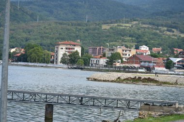 Yazın huzurlu kırsal manzaranın güzel manzarası