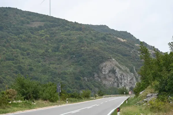 Güzel bir dağ manzarası Doğa manzarası 