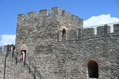 Golubac Kalesi, Tuna Nehri 'nin güneyinde, ortaçağa ait güçlendirilmiş bir kasabaydı.