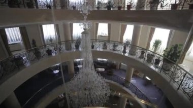 Asansör inerken iç mekan manzarası