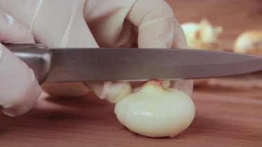 Pişmemiş İtalyan borettan soğanı, tatlı ve narin bir tat, yemek hazırlamak. 