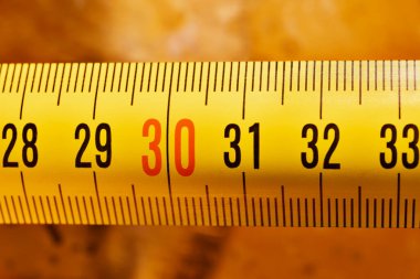 Sarı Ölçüm Detayları Ahşap arka plan, marangozluk aracı bant ,