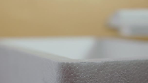 Caixa Isopor Retangular Branca Fechamento Pronta Para Entregar — Vídeo de Stock
