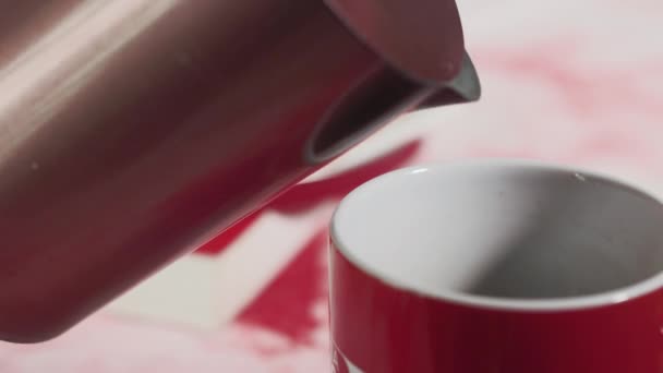 Nalít Kávu Šálku Popředí Lahodné Koblihy Dejte Pauzu — Stock video