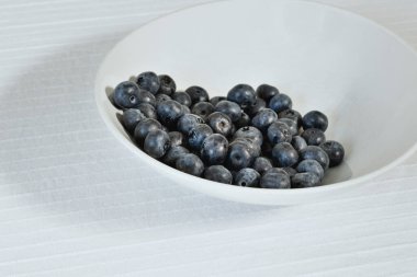  Taze yaban mersini ya da tabakta yaban mersini, sağlıklı beslenme.