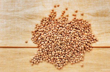  Bir yığın kahverengi mercimek pişmeye, sağlıklı beslenmeye hazır.