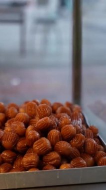 Lezzetli geleneksel tatlı servis edilmeye hazır