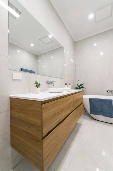 Moderno Espaçoso Banheiro Luxo Renovação — Fotografia de Stock