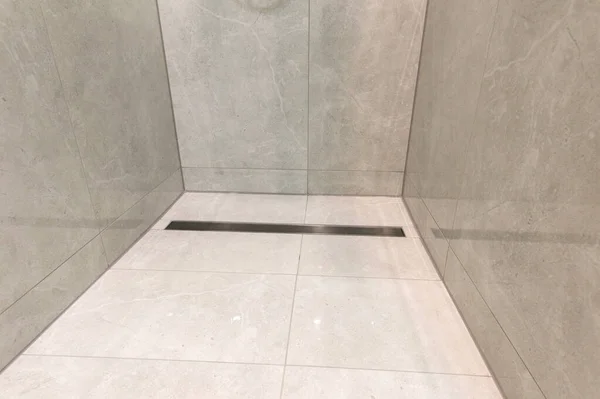 Moderne Geräumige Und Luxuriöse Renovierung Des Badezimmers — Stockfoto