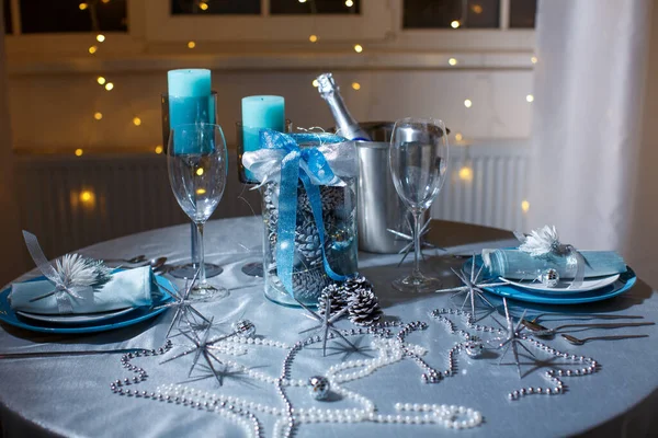 Mesa Navidad Engastada Tonos Plata Azul Decorada Con Cuentas Perlas — Foto de Stock