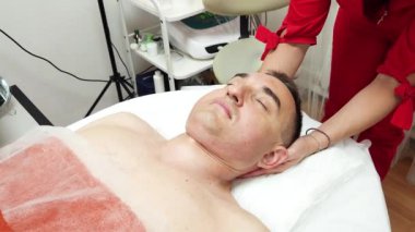 Erkek için cerrahi olmayan yüz gerdirme - İtalyan masaj salonu