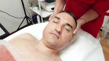 Erkek için cerrahi olmayan yüz gerdirme - İtalyan masaj salonu