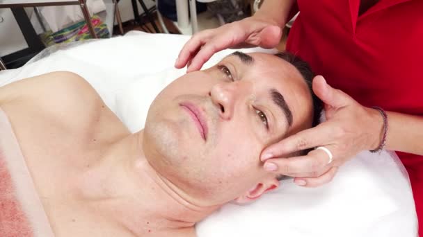 Niechirurgiczny Lifting Twarzy Dla Mężczyzn Włoski Masaż Modelingowy Siłownia — Wideo stockowe