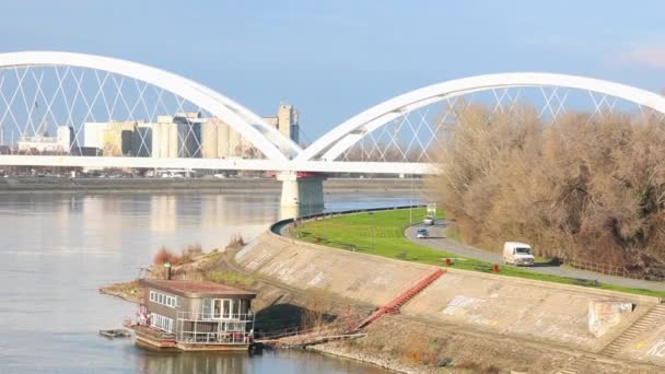 View White Arched Big Bridge Road Passing Cars River — 图库视频影像