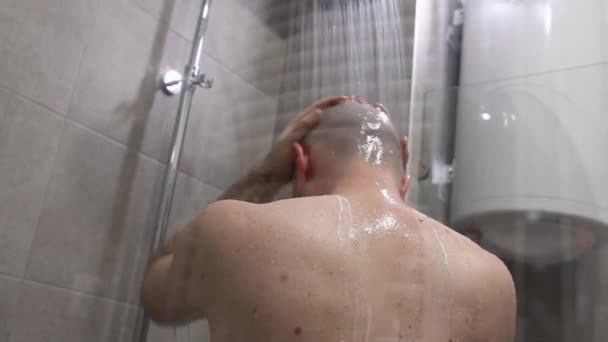 Back View Young Bald Caucasian Man Takes Shower Close View — Vídeo de stock