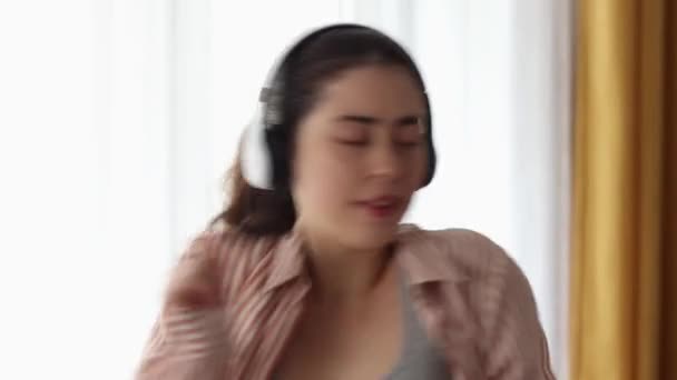 Portrait Happy Young Caucasian Uninhibited Woman Wearing Headphones Enjoying Dancing — Video