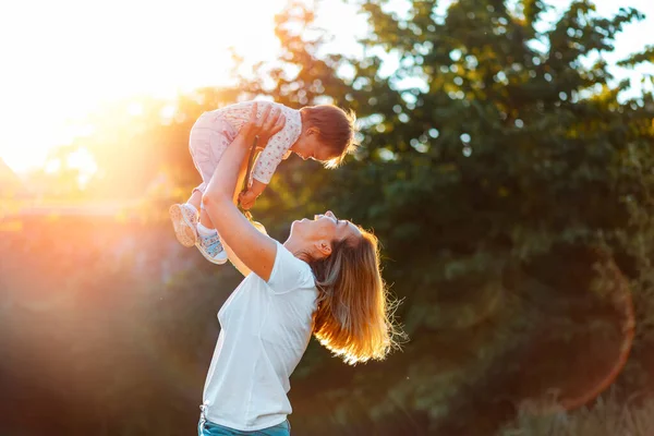 Young Happy Mother Throws Baby Sky Summer Outdoors Side View — Φωτογραφία Αρχείου