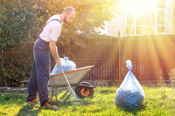 Gardener Blue Uniform Cleaning Yard Grass Cart Compost Package Garbage — Foto de Stock