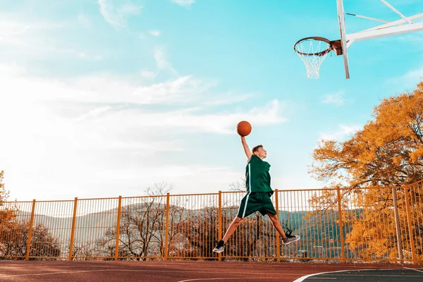 Sports Basketball Young Teenager Green Tracksuit Jumps Throws Ball Basket — Fotografia de Stock