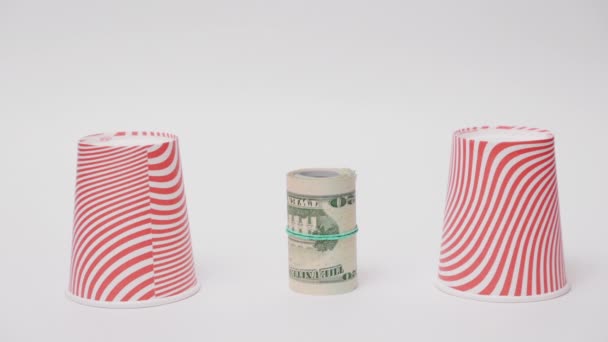 Geldfraude Close Van Mannelijke Hand Covers Opgerold Dollarbiljetten Met Papieren — Stockvideo