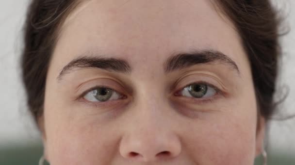 Διόρθωση Όρασης Λέιζερ Κοντινό Πλάνο Πράσινα Μάτια Χαμογελαστής Γυναίκας Έννοια — Αρχείο Βίντεο