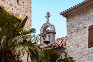 Karadağ 'ın Kotor kentindeki Peter Cetinski Kilisesi manzarası. Eski dini bina.