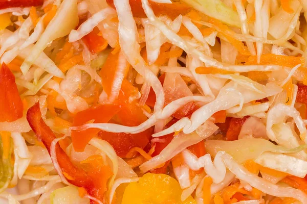 Salad Sayuran Dari Kubis Putih Cincang Segar Wortel Bawang Paprika — Stok Foto
