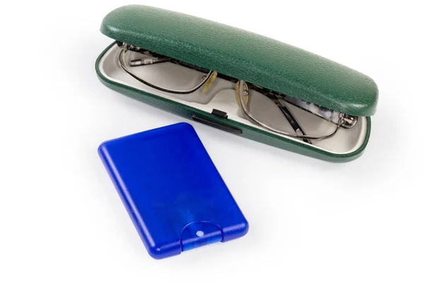 Pulverizador Nevoeiro Lente Pequeno Pulverizador Manual Azul Contexto Dos Óculos — Fotografia de Stock
