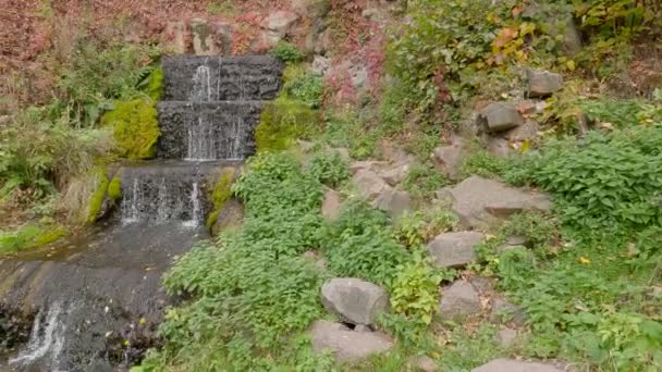 Oude Kunstmatige Waterval Gevormd Door Stenen Dam Rivier — Stockvideo