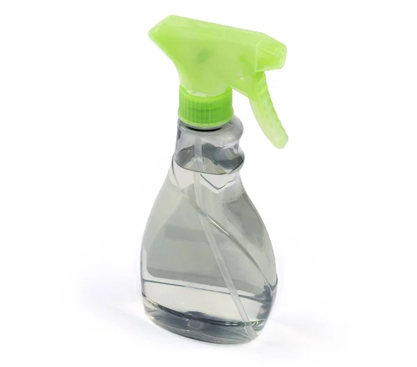 白い背景にグレーの液体洗浄剤と家庭用プラスチック透明スプレーボトル — ストック写真