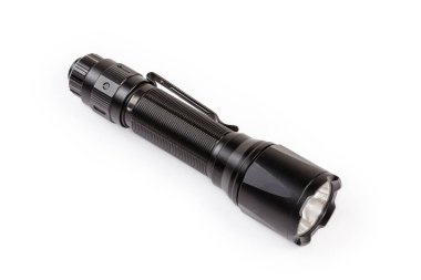 Modern taktik elektrikli LED fener siyah metal su geçirmez ev beyaz zemin üzerinde